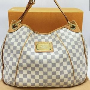 Pre-loved Louis Vuitton Damier Azur Galleria PM
Shoulder bag
